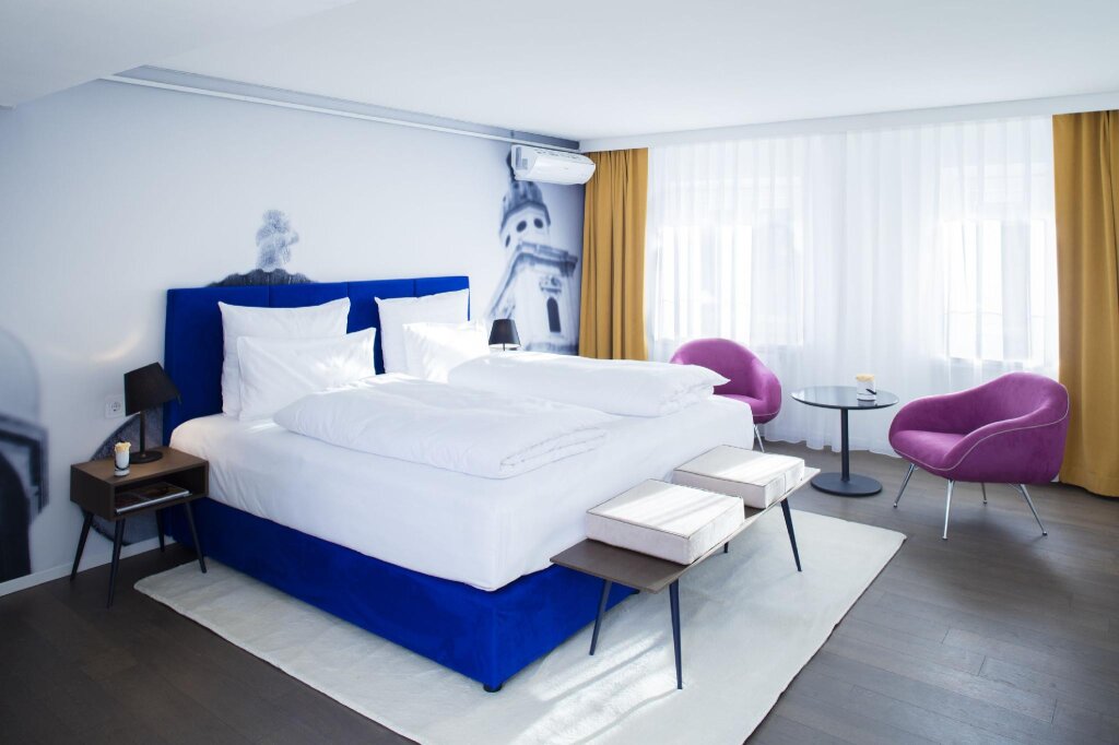 Кровать в общем номере с видом на город Hotel Stein