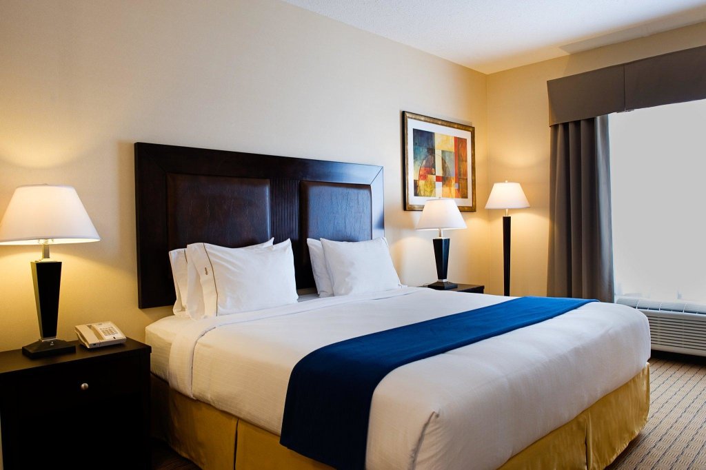 Номер Standard Holiday Inn Express & Suites Regina-South, an IHG Hotel