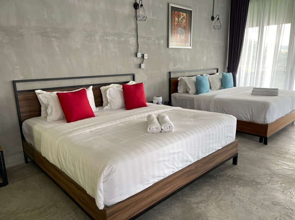 Standard Vierer Zimmer mit Balkon Sembayu Villa