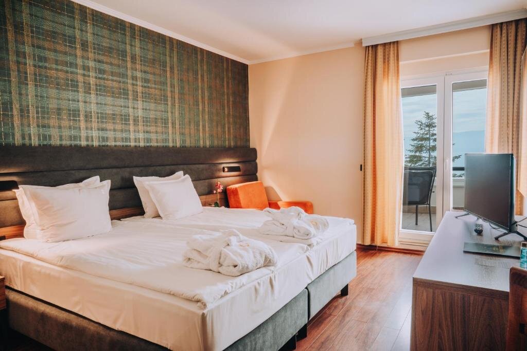 Standard Double room with lake view Inex Gorica Ohrid