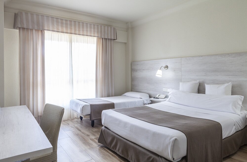 Habitación triple Estándar Hotel Jerez & Spa