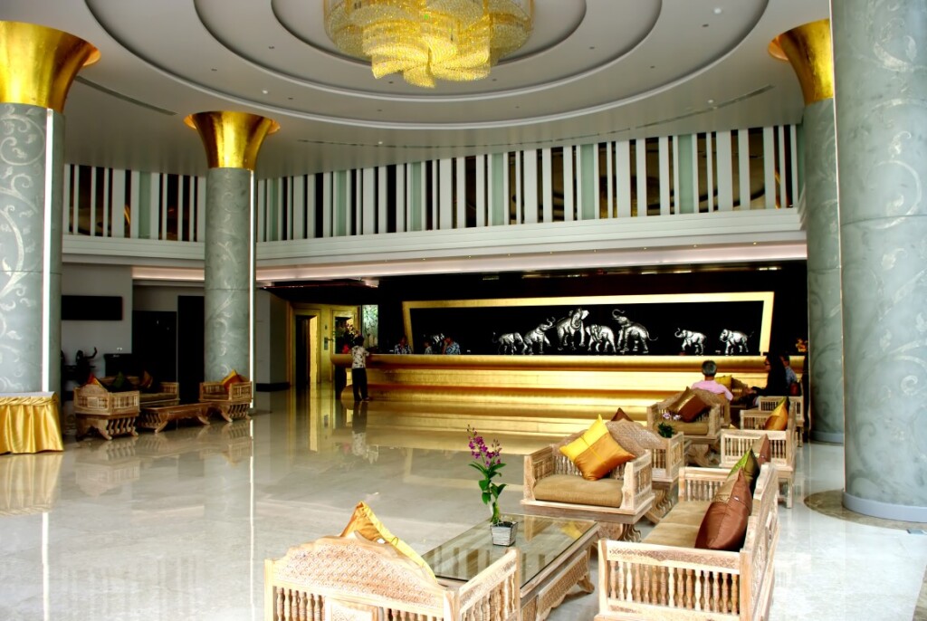 Aiyara grand hotel. Aiyara Grand Hotel 4*. Aiyara Grand Hotel 4* (Пратумнак). Отель в Паттайи Aiyara Grand Hotel. Айяра Гранд 4 Паттайя.