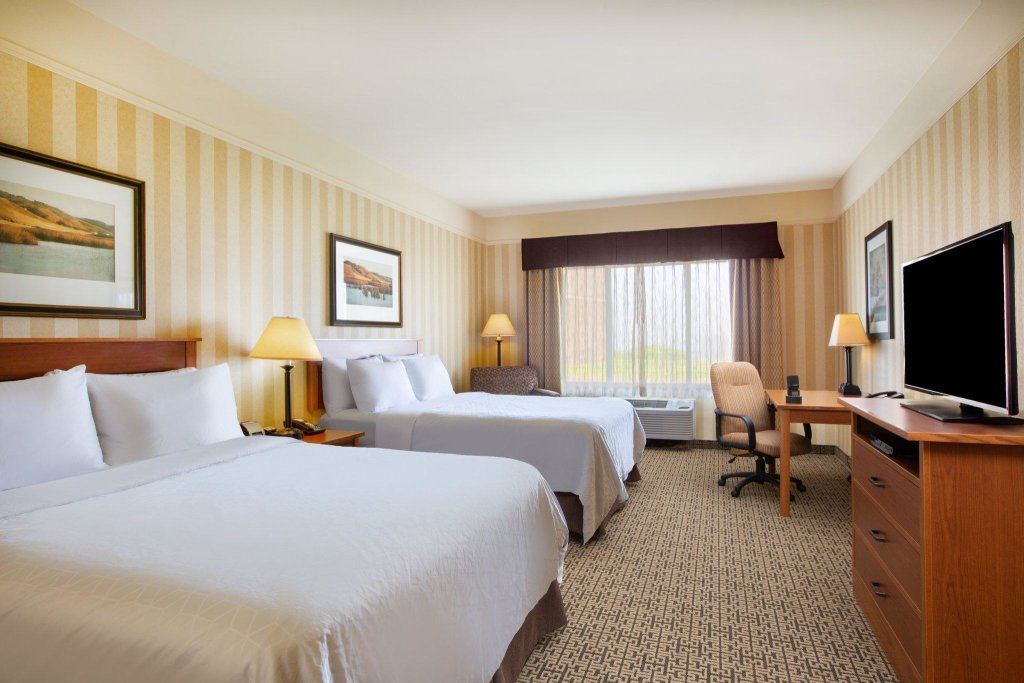 Четырёхместный номер Standard с видом на город Holiday Inn Express Hotel & Suites Astoria, an IHG Hotel