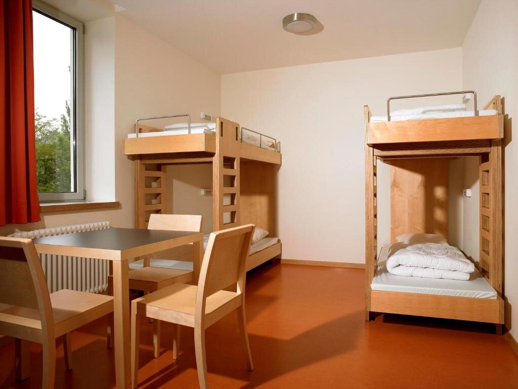 Кровать в общем номере Youth Hostel Luxembourg City