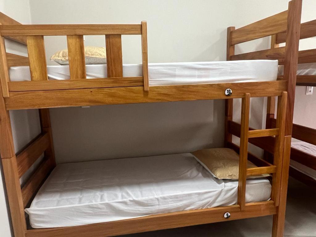 Кровать в общем номере (мужской номер) hostel barra