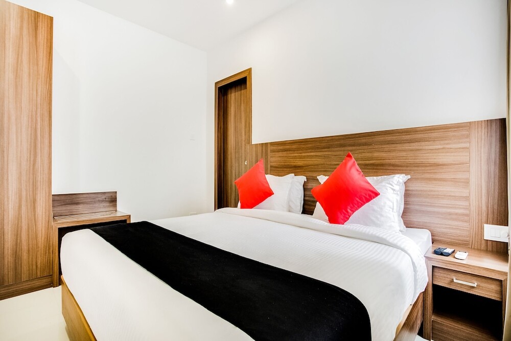 Hotel Midhuna International Теккумбхагам