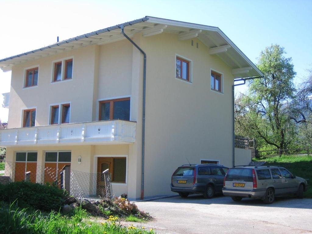 Апартаменты с 3 комнатами Ferienhaus Stoanerhof