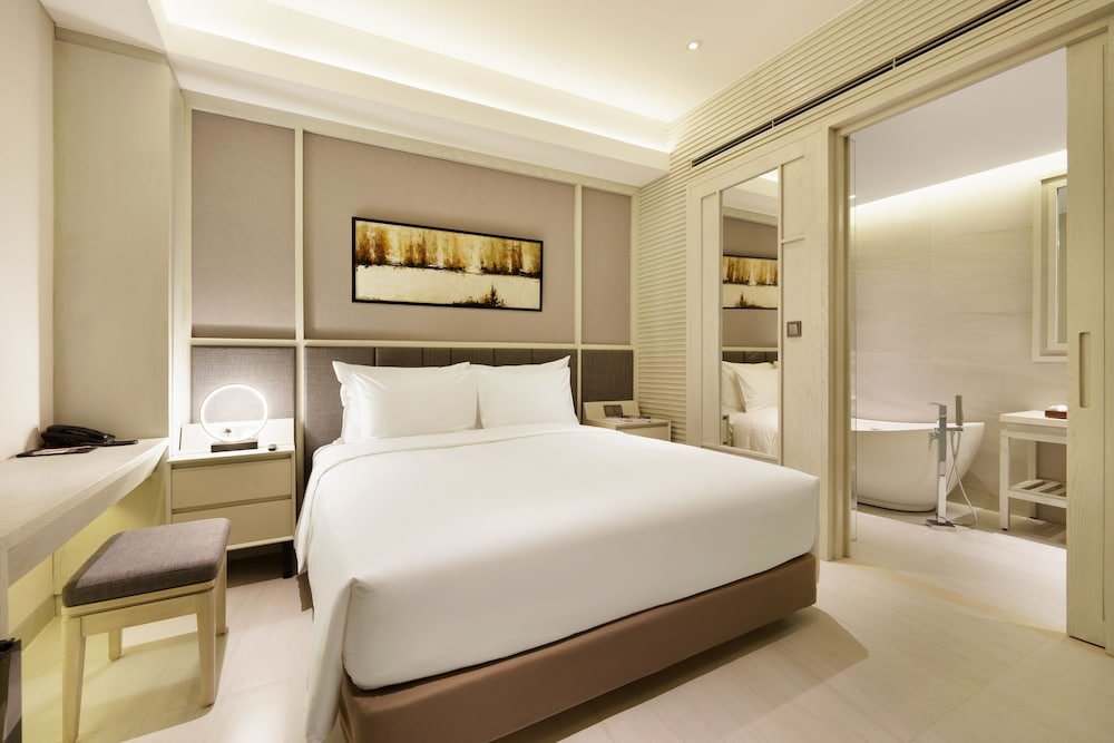 Deluxe room M City Hotel Saigon