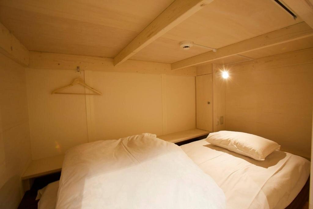 Кровать в общем номере YUMORI ONSEN HOSTEL