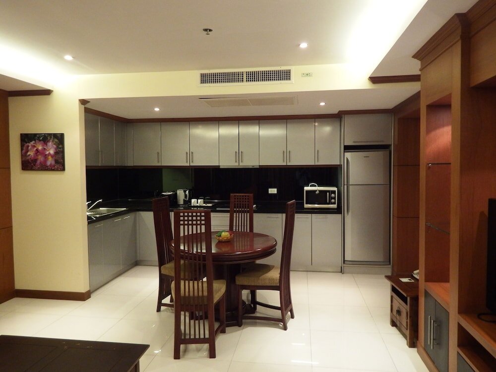 2 Bedrooms Executive room with balcony and with city view Tara Court Hotel