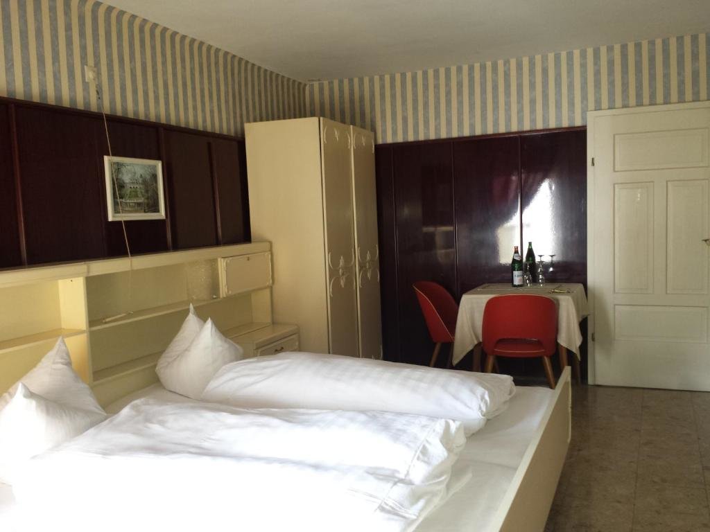 Standard Doppel Zimmer Hotel zur guten Quelle