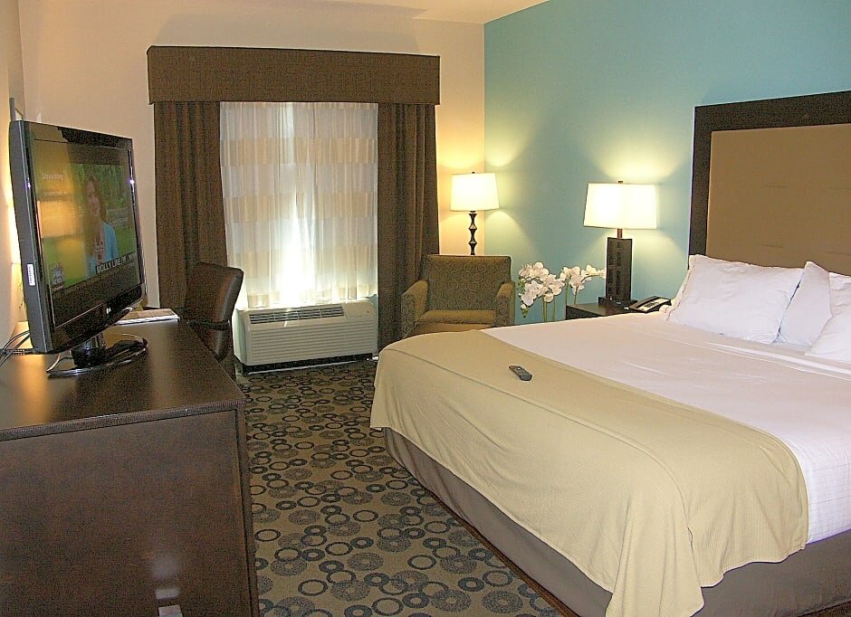 Двухместный номер Executive Holiday Inn Express & Suites - Cleveland Northwest, an IHG Hotel