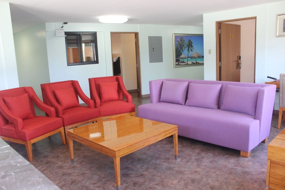 Семейный люкс с 3 комнатами Saipan Beach Hotel