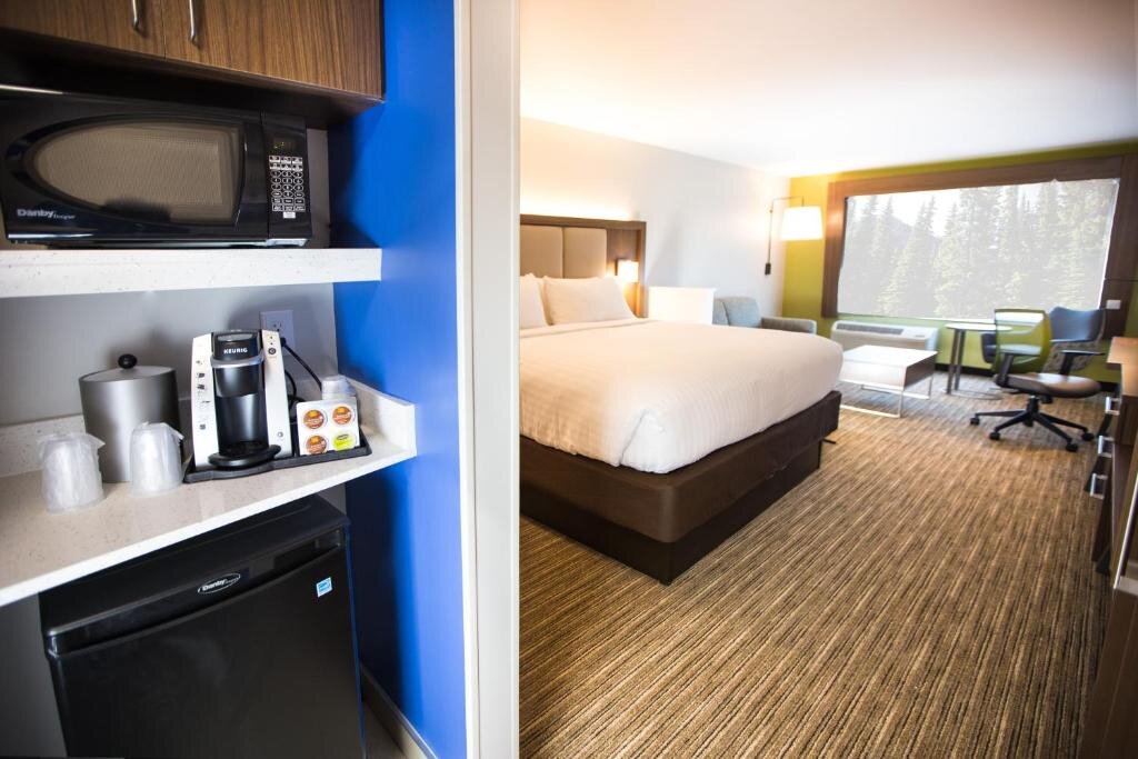 Superior room Holiday Inn Express & Suites Greenwood Mall, an IHG Hotel