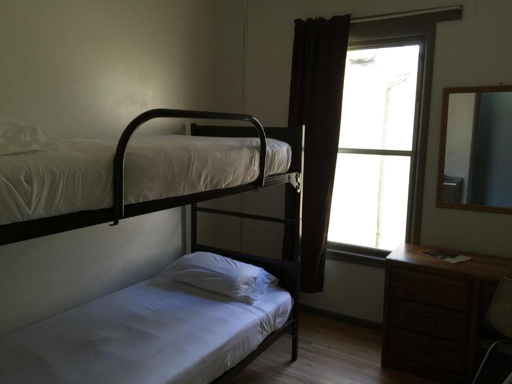 Кровать в общем номере Avenues Hostel
