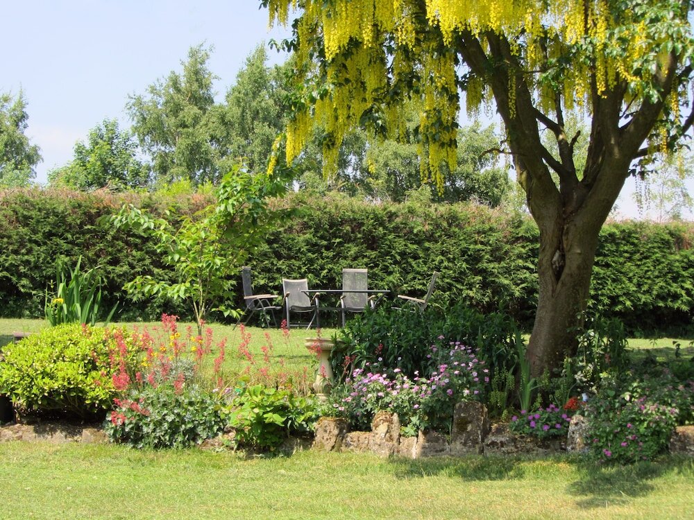 Одноместный номер Standard с видом на сад Bridleways Guesthouse & Holiday Homes
