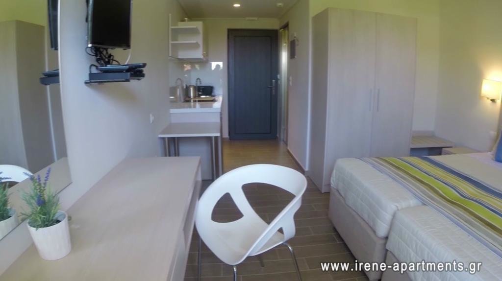 Cama en dormitorio compartido 2 dormitorios Irene Apartments