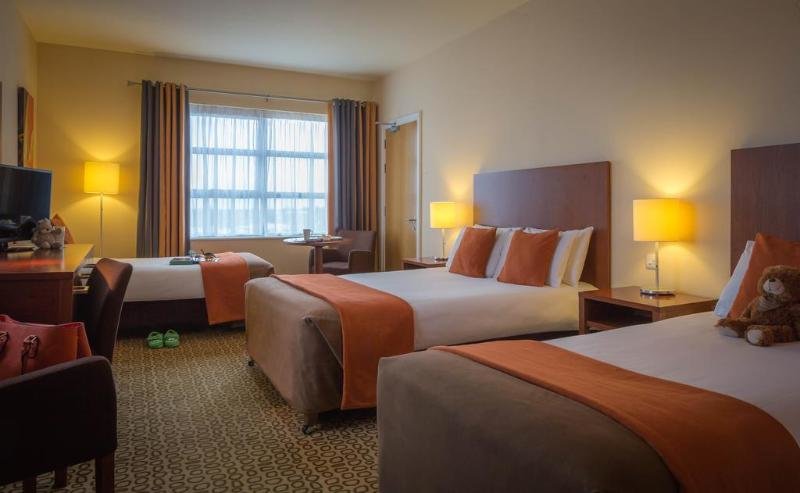 Standard room Maldron Hotel & Leisure Centre Limerick