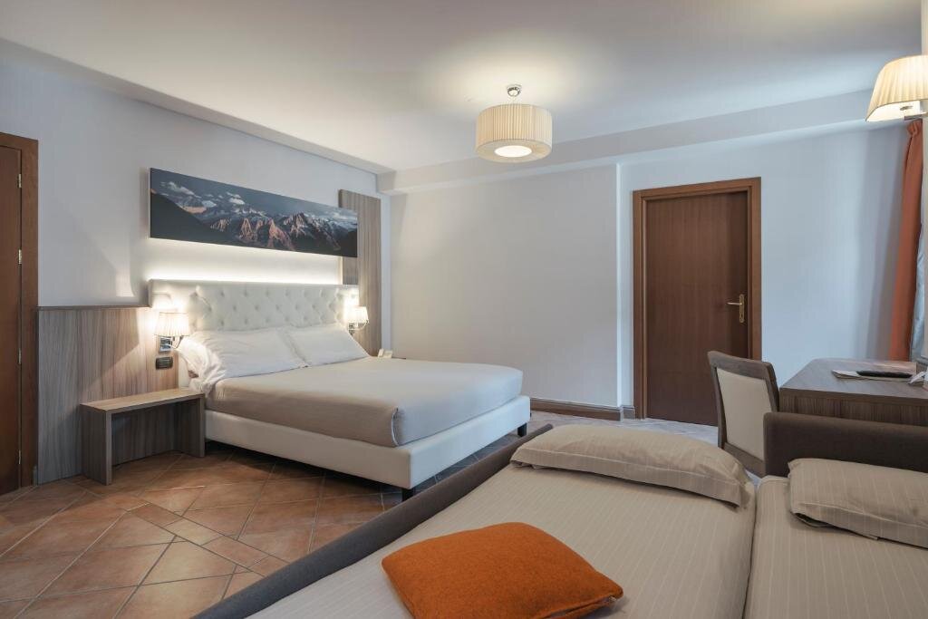 Standard Quadruple room with mountain view Hotel Garni Cristallo