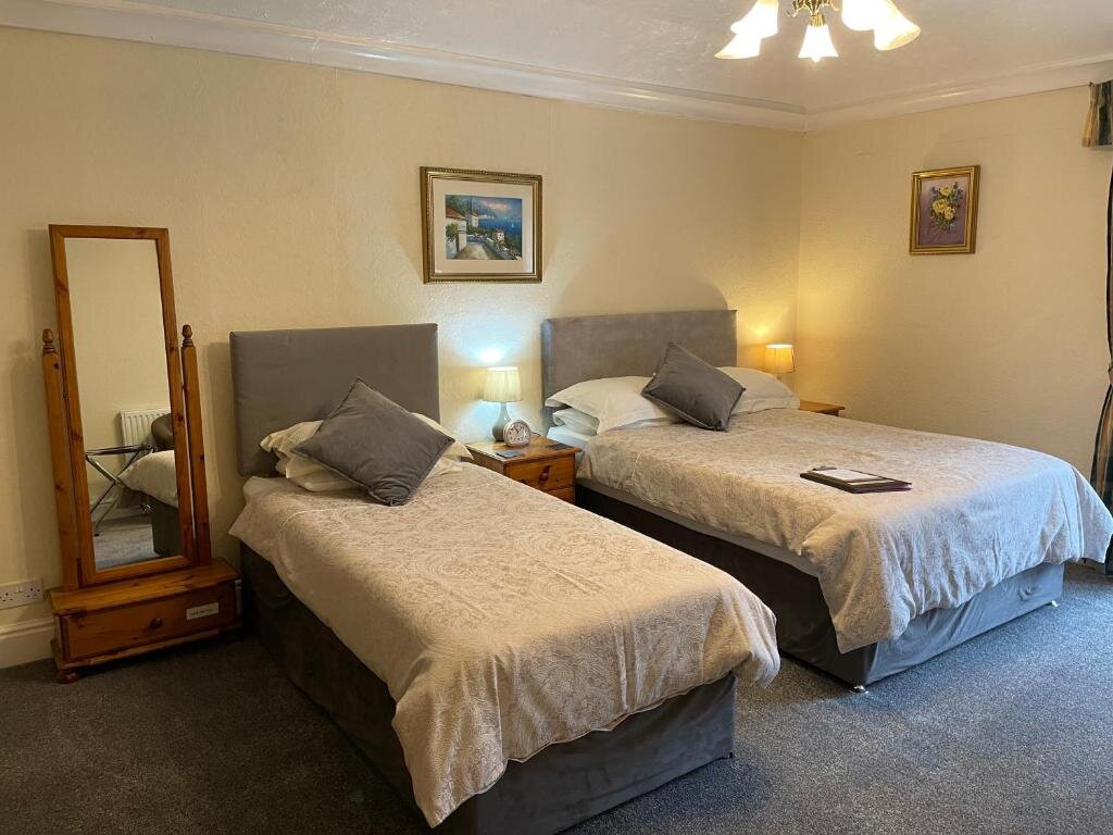 Standard Double room with garden view Bron Menai Guest House