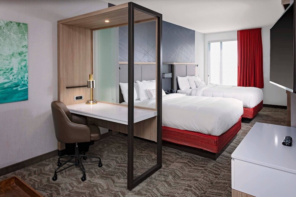 Четырёхместный люкс SpringHill Suites by Marriott Kansas City Plaza