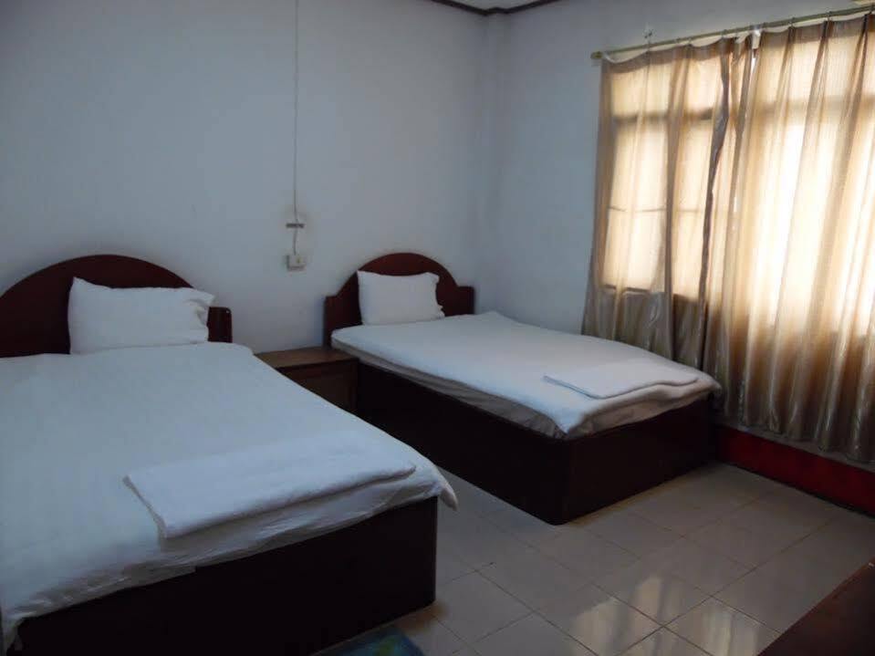 Banna Plain of Jars House 丰沙湾