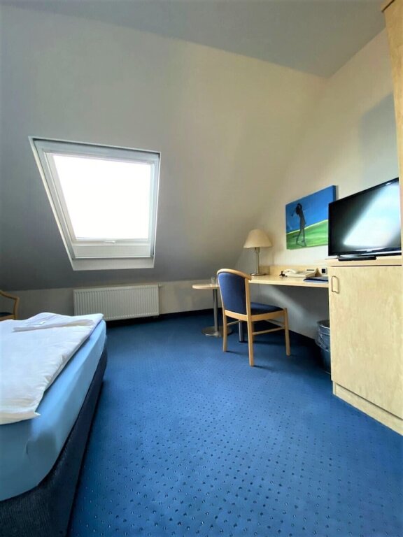 Standard room Fairway Hotel