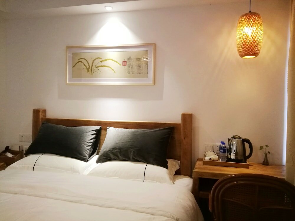 Standard Double room with balcony Suzhou Leisure Guest House