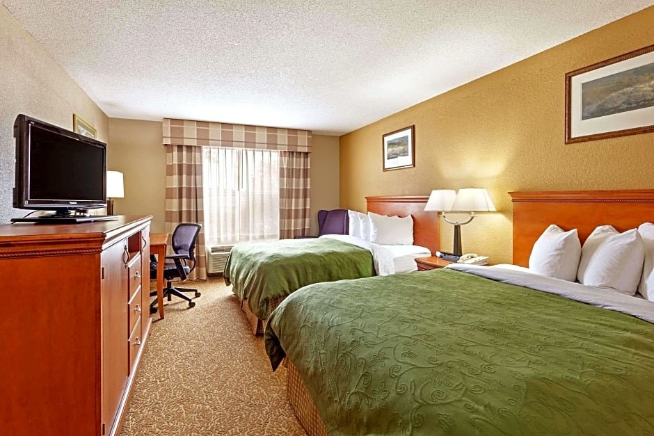 Quadruple Suite Country Inn & Suites by Radisson, Hinesville, GA