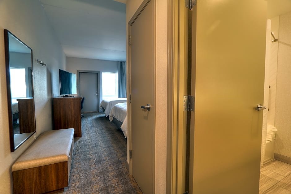 Двухместный номер Premium с балконом и с видом на реку Holiday Inn & Suites Pigeon Forge Convention Center, an IHG Hotel