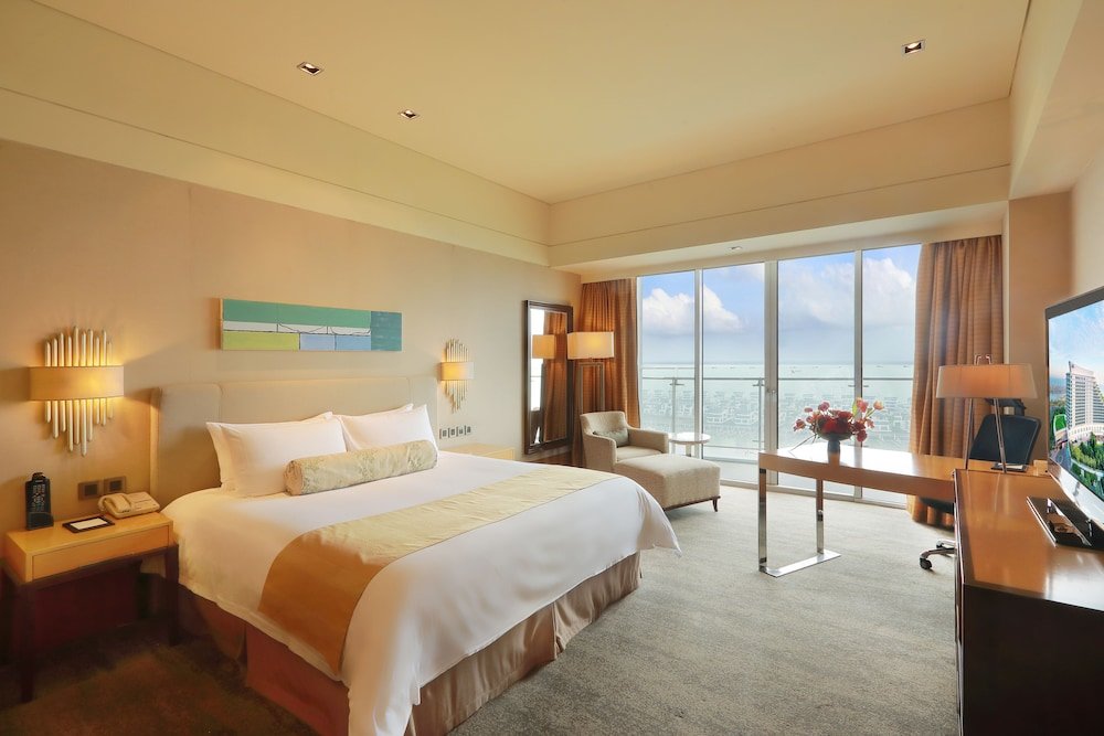 Двухместный номер Deluxe с балконом и с видом на море Xiamen International Conference Center Hotel Prime Seaview Hotel