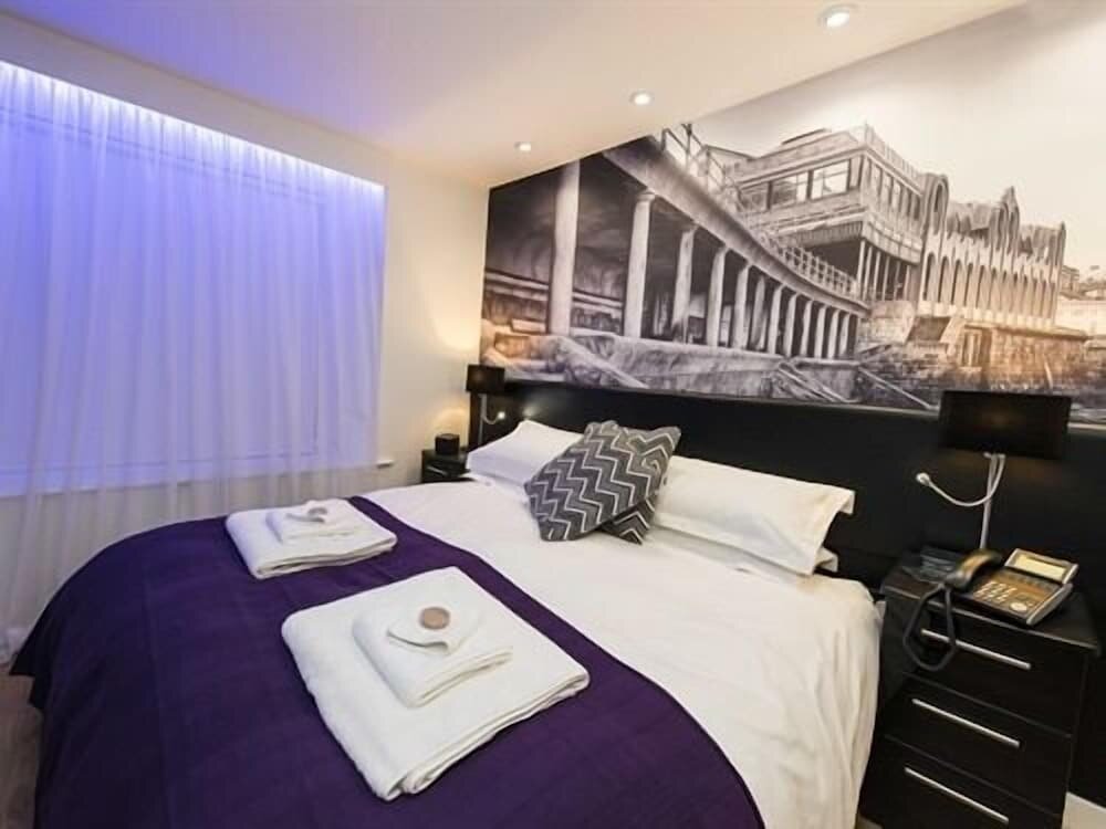 2 Bedrooms Suite The Mayfield Seamer