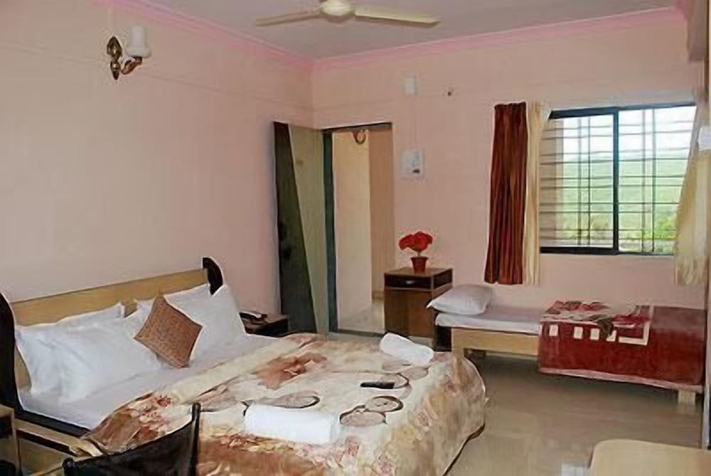 Executive Double room with balcony Tripvillas @ Hotel Krishna Continental