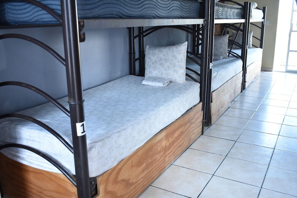 Кровать в общем номере Les trois singes - Friendly Hostel