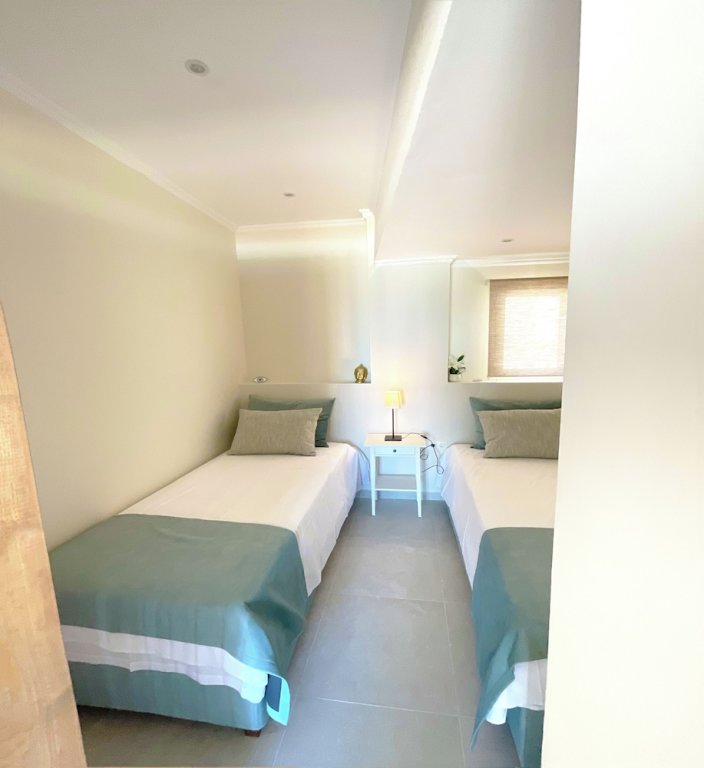 Apartment 2 Schlafzimmer mit Balkon Beachfront 4-bed Luxury Suite - Agios Gordios, Corfu, Greece