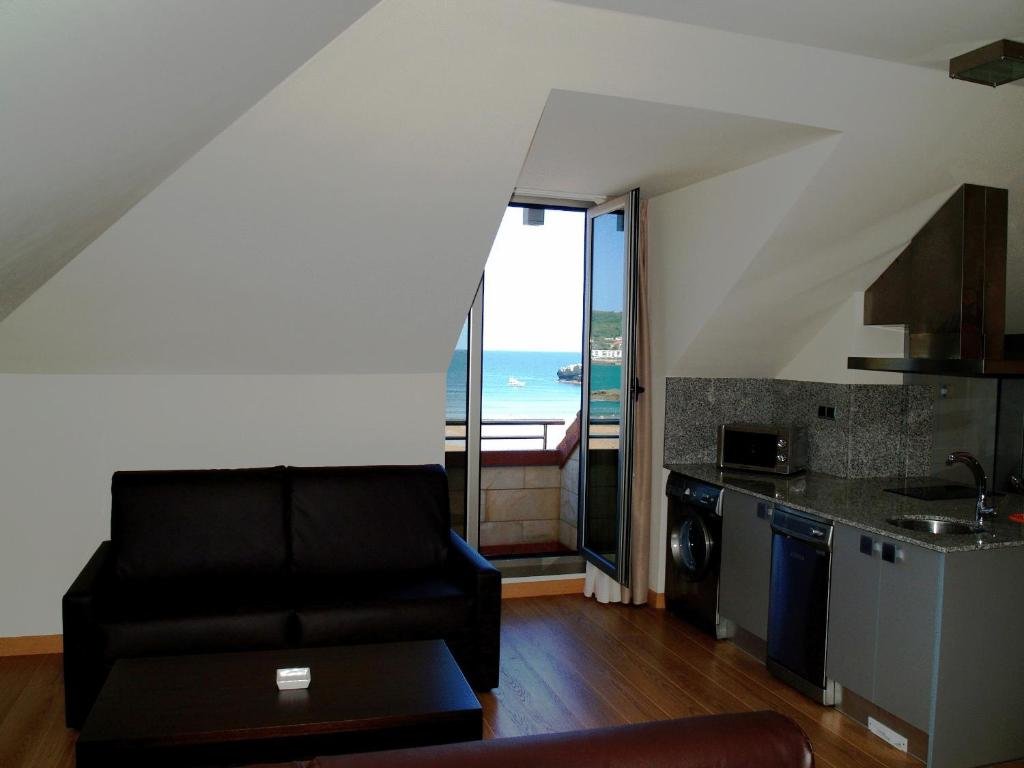 2 Bedrooms Apartment with sea view Apartamentos Maritimo Ris con garaje