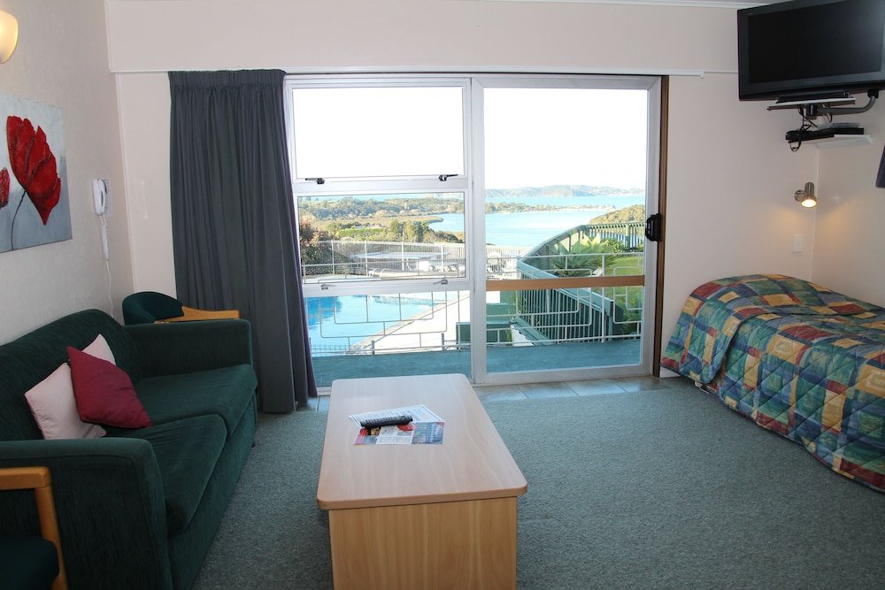 1 Bedroom Apartment with balcony and with sea view Cook's Lookout Motel