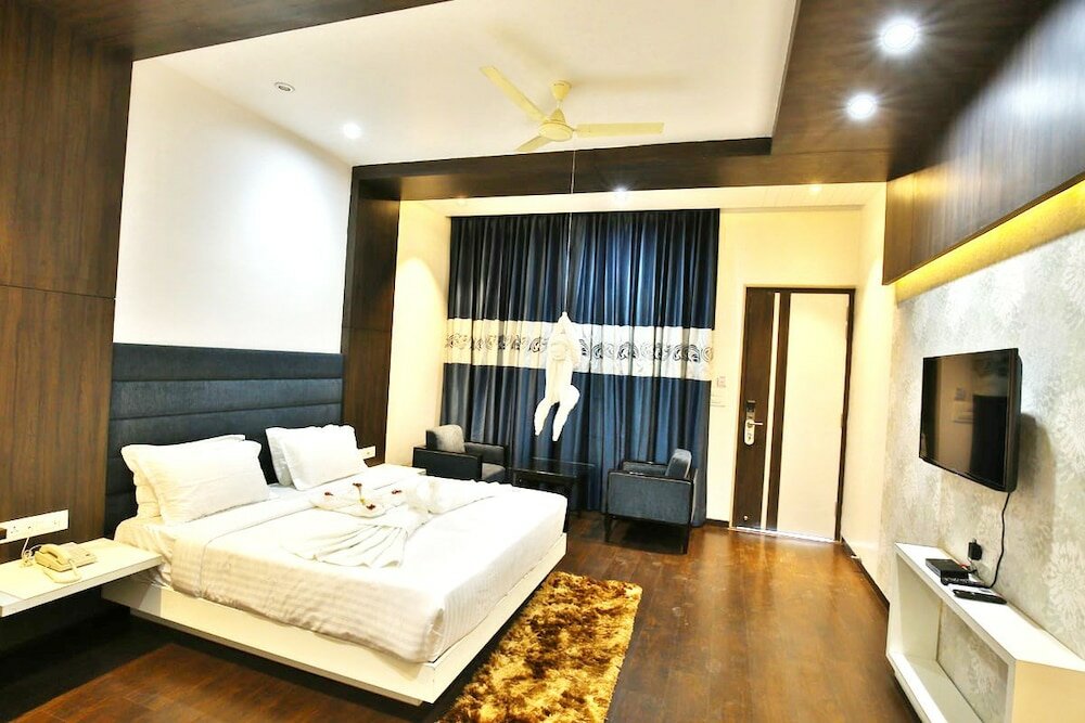 Premium Suite with garden view Jhansi Hotel