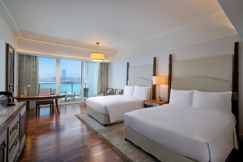 Двухместный номер Pearl Club с видом на море Waldorf Astoria Dubai Palm Jumeirah