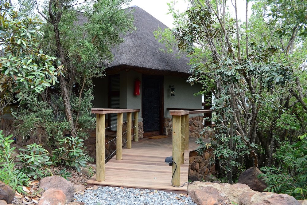 Suite doble De lujo 1 dormitorio con vista a la piscina Mhondoro Safari Lodge & Villa