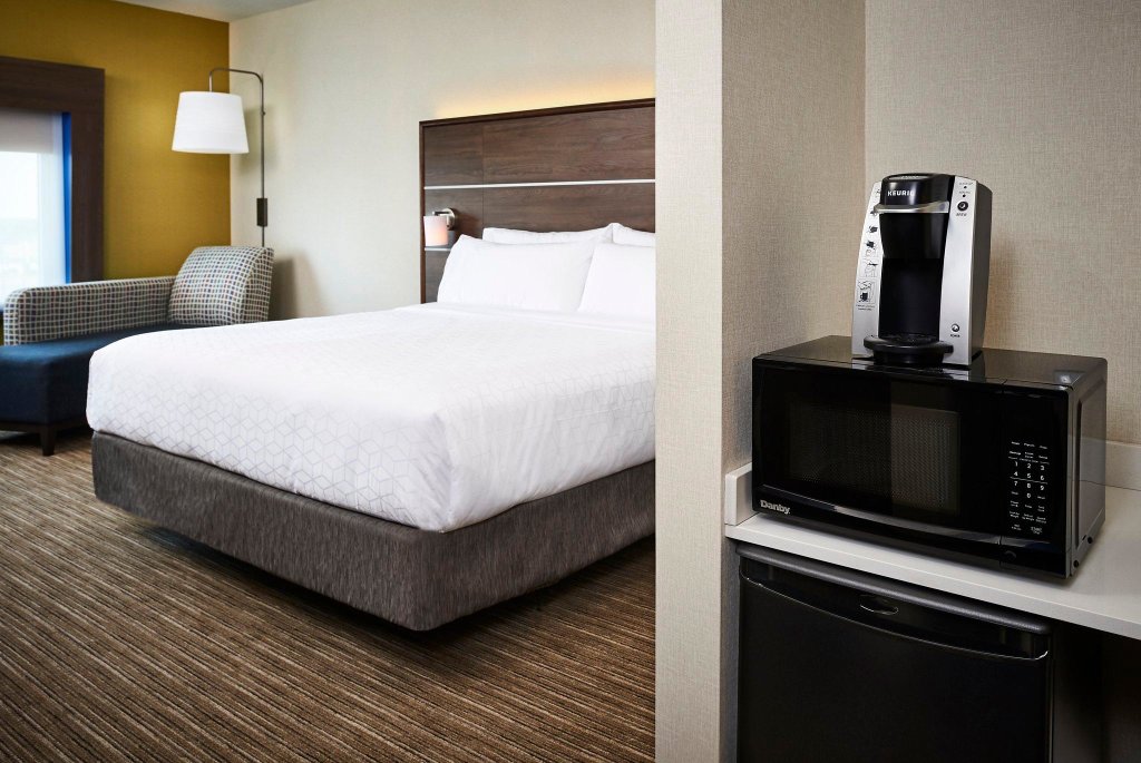 Standard Double room Holiday Inn Express & Suites - Brantford, an IHG Hotel