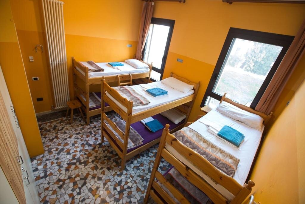 Кровать в общем номере Ostello di Vicenza