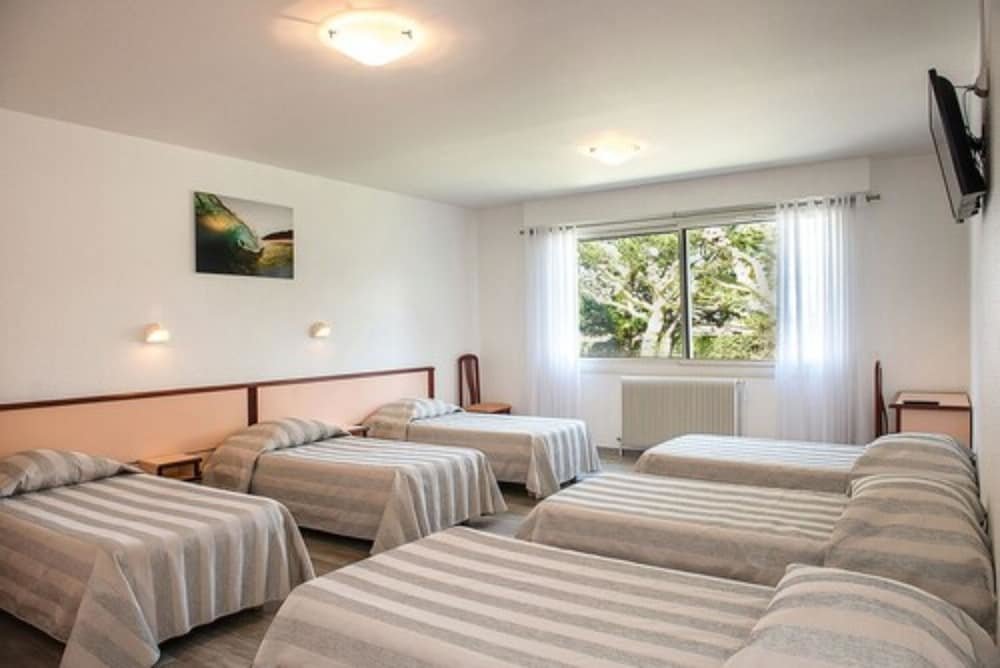 Кровать в общем номере с 6 комнатами Domaine du Pignada