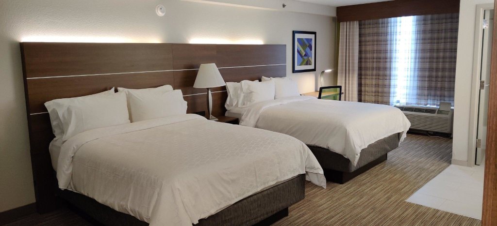 Standard quadruple chambre Holiday Inn Express Hotel & Suites