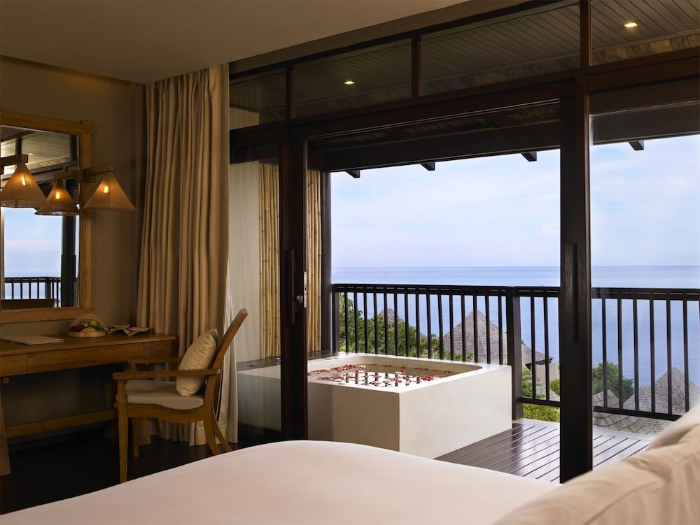 Номер Deluxe с балконом и с частичным видом на океан Silavadee Pool Spa Resort - SHA Extra Plus