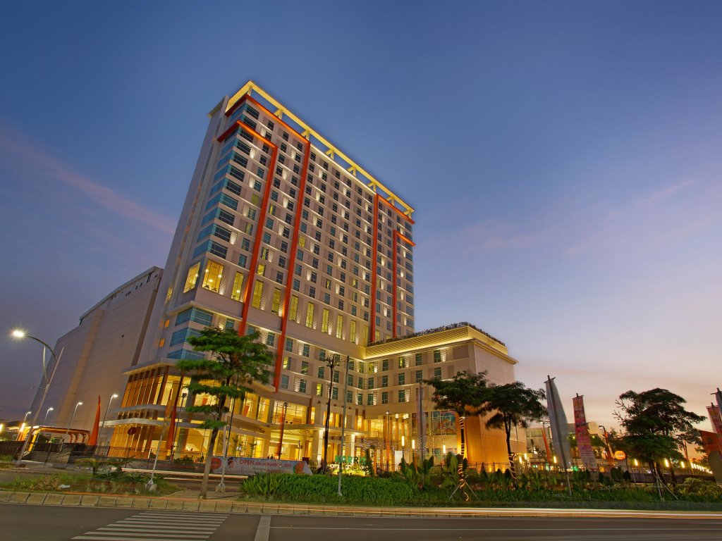 Семейный номер Deluxe HARRIS Hotel & Conventions Bekasi