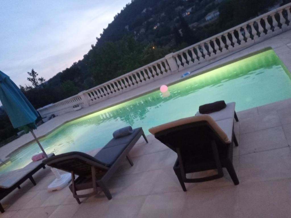Villa 2 logements pour 10 personnes +piscine luxe