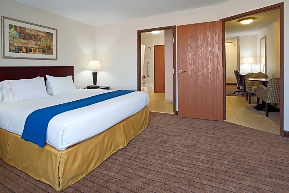 Doppel Studio Holiday Inn Express & Suites Buffalo, an IHG Hotel