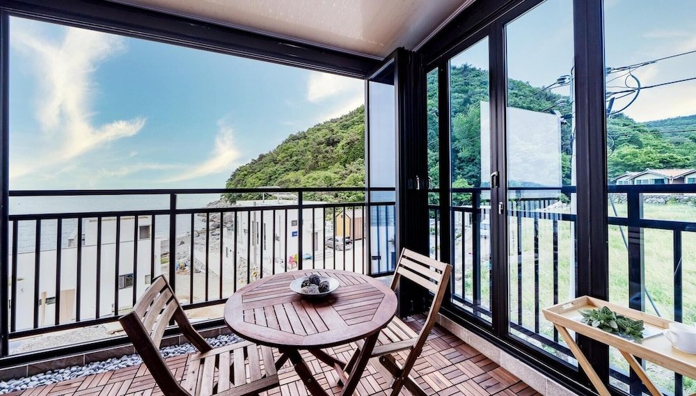 Standard Zimmer Namhae Yanghwa Seaside Pension