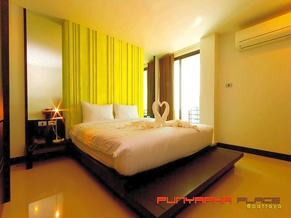 Deluxe Doppel Zimmer mit Balkon Punyapha Place Pattaya Beach